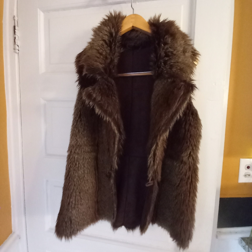 REVERSABLE Unique faux fur vest